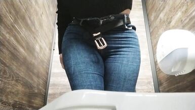 Recording patients pissing in hospital - 5 image