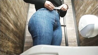 Recording patients pissing in hospital - 6 image