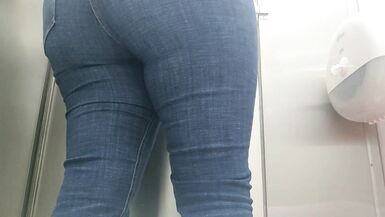 careless clinic patients pissing - 6 image