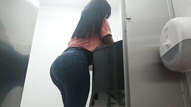 careless clinic patients pissing - 7 image