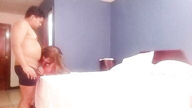 Sexy mature stepmom sucks her inexperienced lover's cock in a hotel