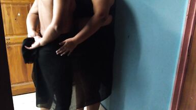 Saudi Arabian sexy MILF Muslim big ass Stiefmutter wird von Stiefsohn gefickt, wenn sie auf dem Bett für anal fucking wartet - Huge Cum - 13 image