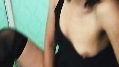 Je baise Moni dans la salle de bain, lassistante du comptable, et jen fais ma propre assistante. - 10 image