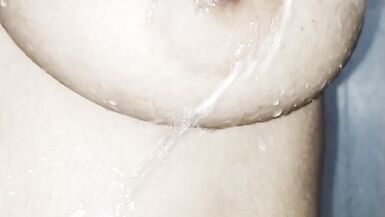 Hintli Sıcak Deshi Bhabhi banyo yapıyor - 12 image