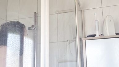 Quem quer tomar duche comigo - 2 image