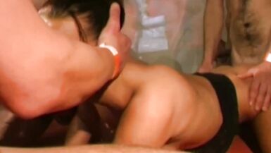 La chatte allemande mouillée a besoin dêtre bien arrosée - 4 image