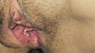 La nuit dernière, la baise bareback, la succion et la créampie massive. - 13 image