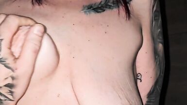 La nuit dernière, la baise bareback, la succion et la créampie massive. - 4 image