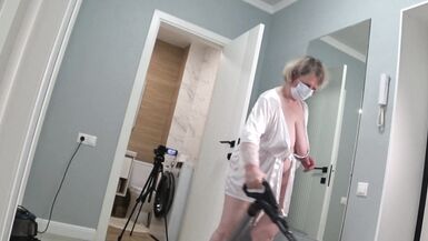 Big Ass Under a Short Robe Busty Mature Housewife with Hairy Pussy Behind the Scenes. Homemade PAWG