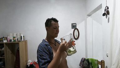 Литр мочи-лимонада, мы пьем мочу из кувшина - 13 image