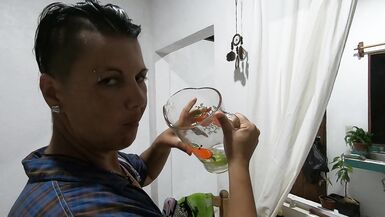 Литр мочи-лимонада, мы пьем мочу из кувшина - 14 image