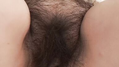 Mammy neckt sie, indem sie ihre Muschi und Titten berührt - 6 image