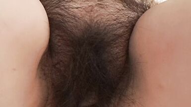 Mammy neckt sie, indem sie ihre Muschi und Titten berührt - 7 image