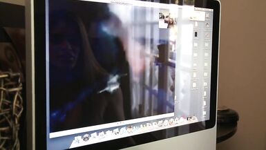 Heiße Küken in hohen Absätzen ist bereit, einen Dreier zu machen - 2 image