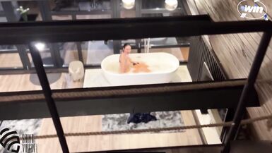 Жена изменяет мужу с его другом - 4 image