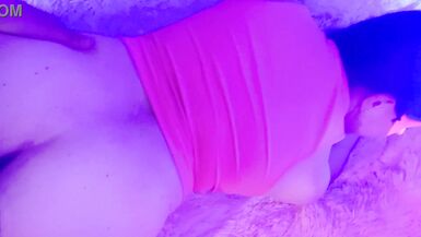 Dans ce bar, la propriétaire vous baise si vous navez plus dargent. Elle est sans aucun doute la meilleure barmaid ! 3