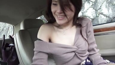 Secret video with Japanese mature milf in car - 3 image