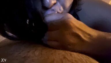 MILF mexicaine suçant une bite - 2 image