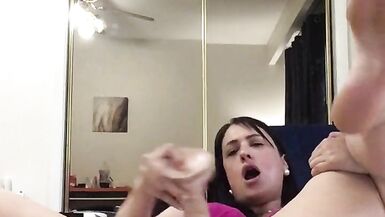 Room Cam : Sexy Brunette MILF Stuffbing Wet Pussy With Dildo And Cums Everywhere While Rubbing Clit