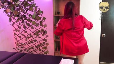 Le service de la salle de massage sest terminé par une délicieuse baise