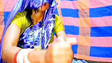 Yabancı saree içinde Desi Hintli karısının Hintçe sesli seksi. - 2 image
