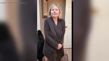GILF Flashes 34H Tetas - 10 image