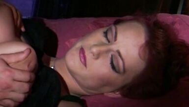 Namorado invade o quarto da sogra e ela deixa colocar no cuzinho - 6 image