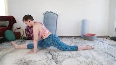 Goddess Aurora Willows Yoga Class 20 - 11 image