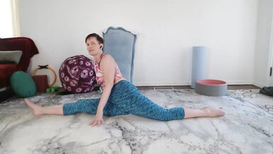 Goddess Aurora Willows Yoga Class 20 - 12 image