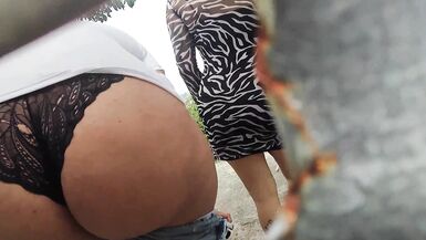 Grabado en tanga por el agujero del vestuario - 10 image