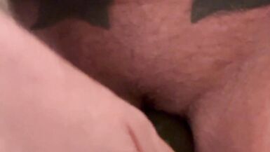 Dildo de pepino no duche - 5 image