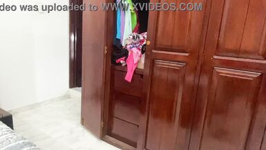 Momentos embarazosos de criadas grabados por una cámara - 9 image
