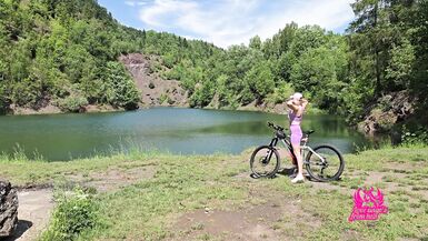 A wife cheats on her husband on a bicycle trip. - 3 image