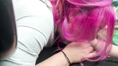 Öffentlicher Blowjob im Auto, sie lutschte meinen Schwanz in ihrer Pause - so kam ich in ihrem Mund (Oral Creampie) - 4 image