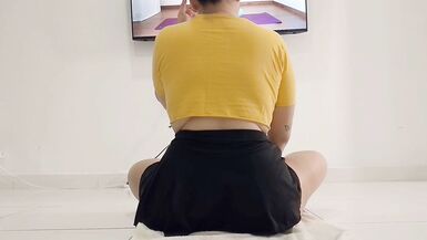 Camera records stepmother doing yoga - 5 image