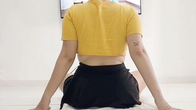 Camera records stepmother doing yoga - 6 image