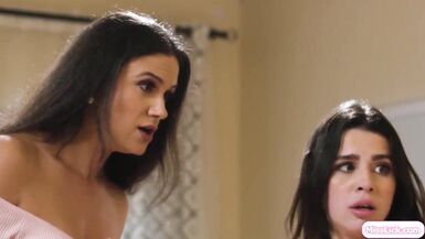 Milf having threesome with teen stepdaughter and girlfriend