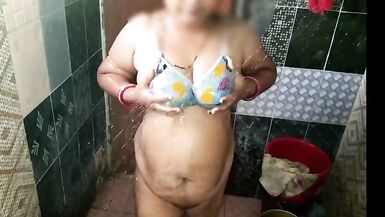 Indian curvy bath in front of stepson - 5 image