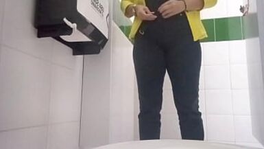 Camera in office bathroom records secretary pissing - 1 image