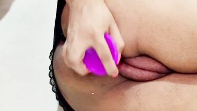 Hiyunamei, likes to play with her rainbow dildo A little bit, massage with Latina milf - 11 image