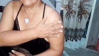 Sweet temptation of mature milf playing with her pussy and showing her tits - 6 image