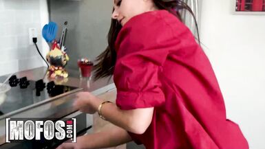 David Flores Wakes Up And Finds Mandy Flores Bending Over For Some Morning Anal Sex - MOFOS - 2 image