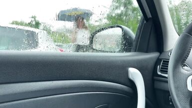 Je baise une MILF dans un parking et elle avale mon sperme