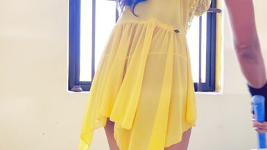 La petite amie laissée sur CD en faisant travailler Bali Bai