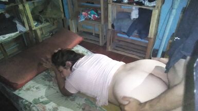 Je suis une blonde sexy en levrette