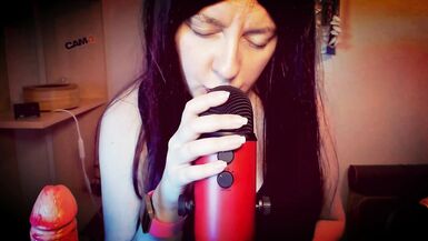 Sensual Mouth Sounds for Beautiful Italian Milf