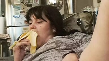 slut milf eats banana from her pussy - 1 image