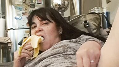 slut milf eats banana from her pussy - 3 image