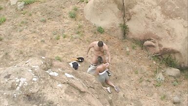 La mère blonde milf baise en plein air - 4 image