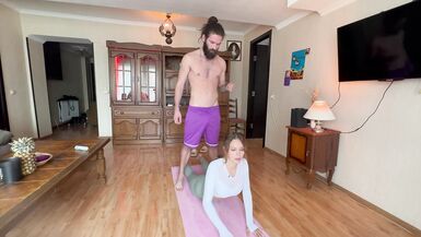 Hot stepmom - Alexa-Poshspisy asked to help her with stretching and helped me relieve tension with her.